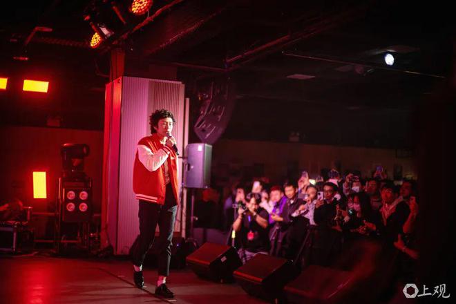 出演出邀约已排到9月打算今年结婚冰球突破游戏网站41岁男歌手复(图5)