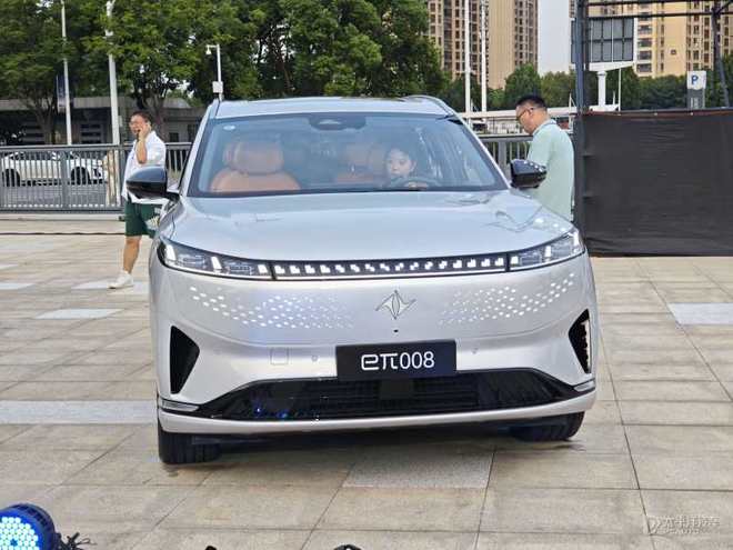 起 新款东风奕派eπ008上市冰球突破网站限时售1736万元(图18)