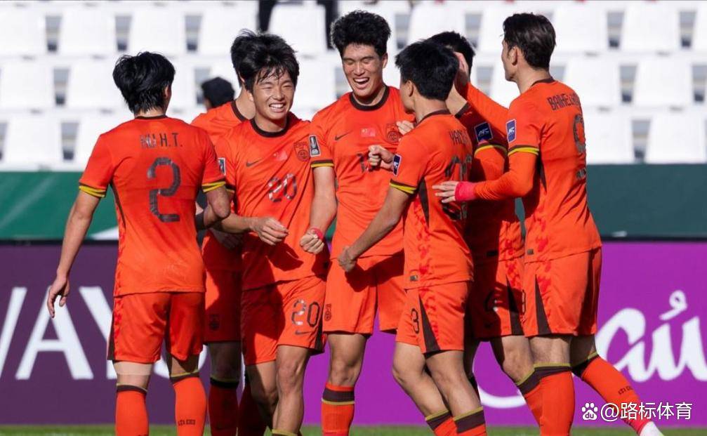 中国队防守漏人+停球送礼被日本全程压着打夺冠压力骤增冰球突破豪华版0-2!8分钟连丢2球!U23世界杯:(图2) 中国队防守漏人+停球送礼被日本全程压着打夺冠压力骤增冰球突破豪华版0-2!8分钟连丢2球!U23世界杯:(图2)